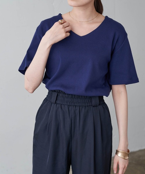 Chaco closet(チャコ クローゼット)の「綿フライスベーシックVネック半袖T(Tシャツ/カットソー・レディース・ブラック/ベージュ/ネイビー/オフホワイト/ラベンダー/ライトカーキ/オートミール/ホワイト系その他/ブラック系その他/杢グレー/ベージュ系その他/ライトイエロー/ベージュ系その他2/スモークピンク/ダークベージュ/チャコールグレー/オレンジ/カーキ/サックスブルー/ブラウン・S/M/L)」の16枚目の写真