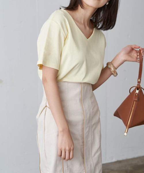 Chaco closet(チャコ クローゼット)の「綿フライスベーシックVネック半袖T(Tシャツ/カットソー・レディース・ブラック/ベージュ/ネイビー/オフホワイト/ラベンダー/ライトカーキ/オートミール/ホワイト系その他/ブラック系その他/杢グレー/ベージュ系その他/ライトイエロー/ベージュ系その他2/スモークピンク/ダークベージュ/チャコールグレー/オレンジ/カーキ/サックスブルー/ブラウン・S/M/L)」の18枚目の写真