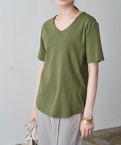 Chaco closet(チャコ クローゼット)の「綿フライスベーシックVネック半袖T(Tシャツ/カットソー・レディース・ブラック/ベージュ/ネイビー/オフホワイト/ラベンダー/ライトカーキ/オートミール/ホワイト系その他/ブラック系その他/杢グレー/ベージュ系その他/ライトイエロー/ベージュ系その他2/スモークピンク/ダークベージュ/チャコールグレー/オレンジ/カーキ/サックスブルー/ブラウン・S/M/L)」の14枚目の写真