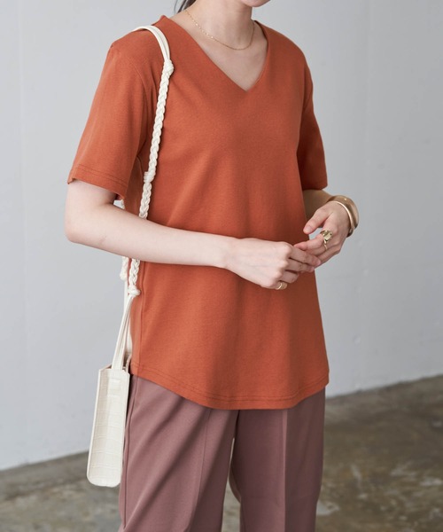 Chaco closet(チャコ クローゼット)の「綿フライスベーシックVネック半袖T(Tシャツ/カットソー・レディース・ブラック/ベージュ/ネイビー/オフホワイト/ラベンダー/ライトカーキ/オートミール/ホワイト系その他/ブラック系その他/杢グレー/ベージュ系その他/ライトイエロー/ベージュ系その他2/スモークピンク/ダークベージュ/チャコールグレー/オレンジ/カーキ/サックスブルー/ブラウン・S/M/L)」の20枚目の写真