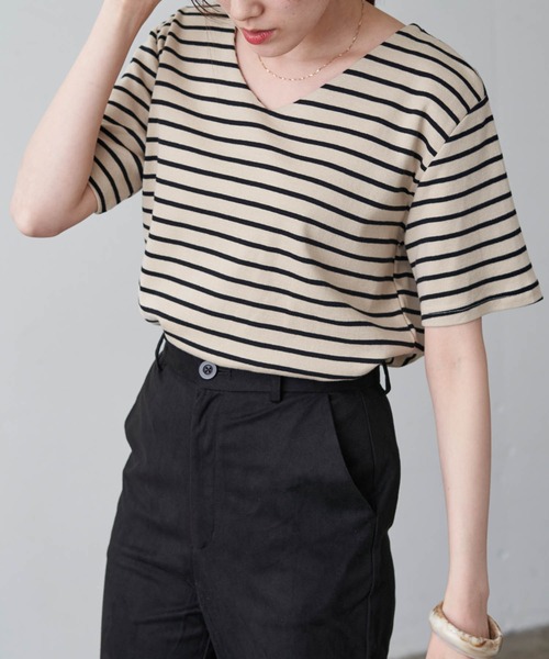 Chaco closet(チャコ クローゼット)の「綿フライスベーシックVネック半袖T(Tシャツ/カットソー・レディース・ブラック/ベージュ/ネイビー/オフホワイト/ラベンダー/ライトカーキ/オートミール/ホワイト系その他/ブラック系その他/杢グレー/ベージュ系その他/ライトイエロー/ベージュ系その他2/スモークピンク/ダークベージュ/チャコールグレー/オレンジ/カーキ/サックスブルー/ブラウン・S/M/L)」の13枚目の写真