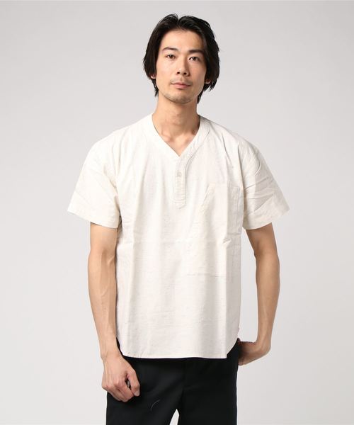go slow caravan（ゴースローキャラバン）の「Butch&Phillip/ブッチ＆フィリップ 　ネップヘンリープルオーバーシャツ（シャツ/ブラウス・メンズ・ホワイト/ブルー・MEDIUM/LARGE/X-LARGE）」の2枚目の写真