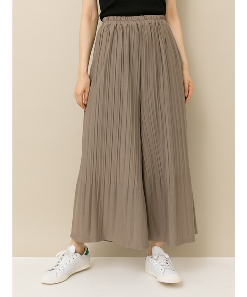 earth music&ecology(アースミュージックアンドエコロジー)の「カットプリーツスカーチョ ●*(その他パンツ・レディース・ブラック/ベージュ/マスタード/モカ/ダークブルー/ダークグリーン・FREE)」の2枚目の写真