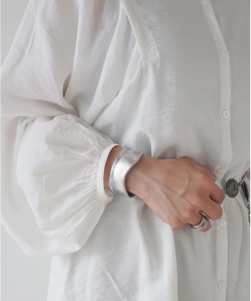 Port(ポート)の「ボリューム ウェーブ ワイドバングル(バングル/リストバンド・レディース・シルバー/ゴールド/シルバー系その他/ゴールド系その他・FREE)」の14枚目の写真