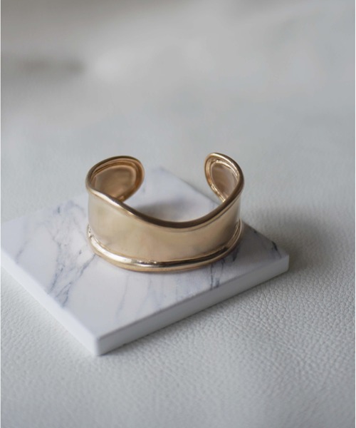 ボリューム ウェーブ ワイドバングル（バングル/リストバンド）｜Port