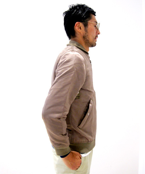 Denime(ドゥニーム)の「FLIGHT JACKET TYPE MA-1(ミリタリージャケット・メンズ・ベージュ/ブラック・LARGE/MEDIUM/SMALL)」の11枚目の写真