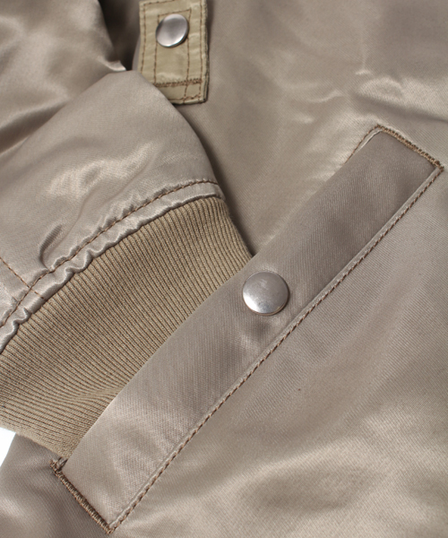 Denime(ドゥニーム)の「FLIGHT JACKET TYPE MA-1(ミリタリージャケット・メンズ・ベージュ/ブラック・LARGE/MEDIUM/SMALL)」の20枚目の写真