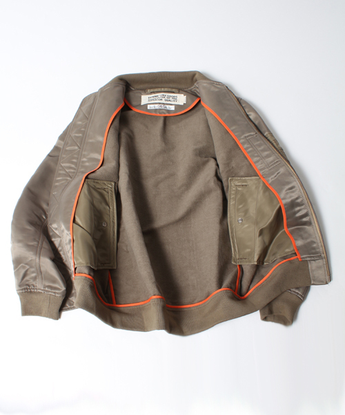 Denime(ドゥニーム)の「FLIGHT JACKET TYPE MA-1(ミリタリージャケット・メンズ・ベージュ/ブラック・LARGE/MEDIUM/SMALL)」の17枚目の写真