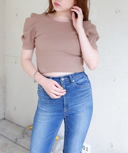 SPIRALGIRL(スパイラルガール)の「バッククロスパワショルカットトップス(Tシャツ/カットソー・レディース・ブラック/ベージュ/パープル/グリーン・FREE)」の3枚目の写真