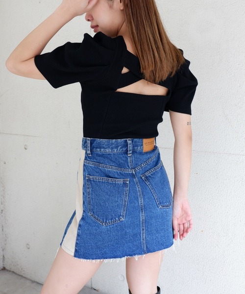 SPIRALGIRL(スパイラルガール)の「バッククロスパワショルカットトップス(Tシャツ/カットソー・レディース・ブラック/ベージュ/パープル/グリーン・FREE)」の14枚目の写真