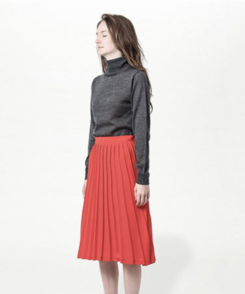 koe（コエ）の「プリーツミディアムスカート（スカート・レディース・ブラック/ブルー/レッド・SMALL/LARGE/MEDIUM）」の4枚目の写真