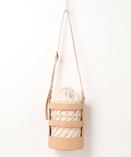 ACCOMMODE(アコモデ)の「ラタンバケットバッグ(かごバッグ・レディース・ベージュ/キャメル・FREE)」の4枚目の写真