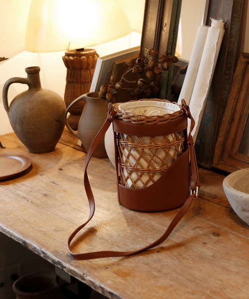 ACCOMMODE(アコモデ)の「ラタンバケットバッグ(かごバッグ・レディース・ベージュ/キャメル・FREE)」の16枚目の写真