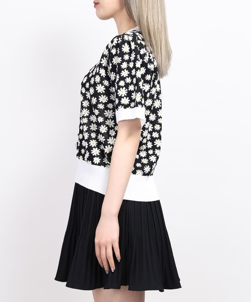 WC（ダブル シー）の「フラワーパターン半袖トップス（Tシャツ/カットソー・レディース・ブラック/オレンジ/ブルー・FREE）」の5枚目の写真