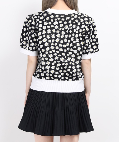 WC（ダブル シー）の「フラワーパターン半袖トップス（Tシャツ/カットソー・レディース・ブラック/オレンジ/ブルー・FREE）」の6枚目の写真