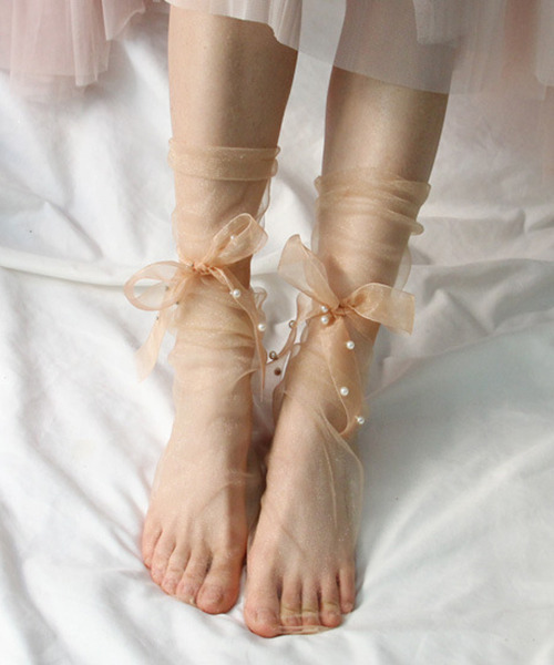 c.u.l（シーユーエル）の「【c.u.l】パール付きリボン レースアップチュールソックス cula216（ソックス/靴下・レディース・ホワイト/ブラック/ベージュ/グレー/アイボリー・FREE）」の5枚目の写真