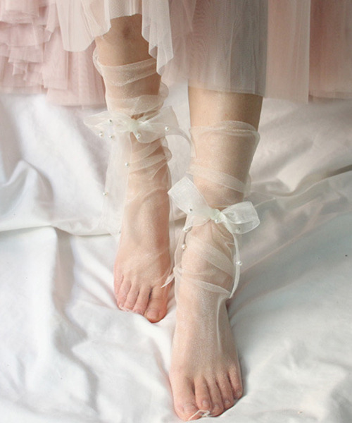 c.u.l（シーユーエル）の「【c.u.l】パール付きリボン レースアップチュールソックス cula216（ソックス/靴下・レディース・ホワイト/ブラック/ベージュ/グレー/アイボリー・FREE）」の3枚目の写真