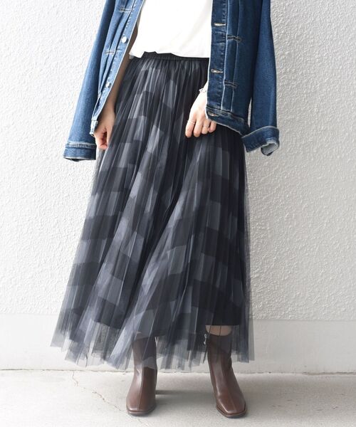 SHIPS（シップス）の「【WEB限定】チュールチェックプリーツスカート◆（スカート・レディース・グレー系その他/ベージュ/グリーン・SMALL/MEDIUM）」の2枚目の写真