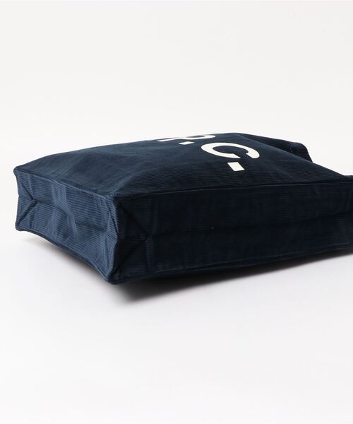 A.P.C.(アーペーセー)の「TOTE LOU 21A(トートバッグ・メンズ・ブラウン/ダークネイビー/ブラウン系その他/カーキ・ONESIZE)」の6枚目の写真