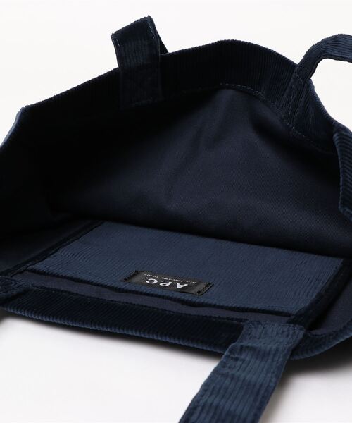A.P.C.(アーペーセー)の「TOTE LOU 21A(トートバッグ・メンズ・ブラウン/ダークネイビー/ブラウン系その他/カーキ・ONESIZE)」の7枚目の写真