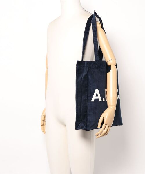 A.P.C.(アーペーセー)の「TOTE LOU 21A(トートバッグ・メンズ・ブラウン/ダークネイビー/ブラウン系その他/カーキ・ONESIZE)」の5枚目の写真