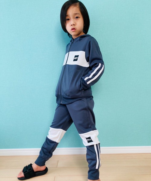 THE CASUAL(カジュアル)の「ライン 切り替え ロゴ リブ ジョガー パンツ キッズ(スウェットパンツ・キッズ・チャコール/モカ/ブラック/杢グレー・160cm/140cm/150cm/130cm/120cm/110cm)」の3枚目の写真