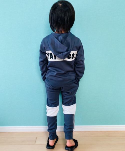 THE CASUAL(カジュアル)の「ライン 切り替え ロゴ リブ ジョガー パンツ キッズ(スウェットパンツ・キッズ・チャコール/モカ/ブラック/杢グレー・160cm/140cm/150cm/130cm/120cm/110cm)」の5枚目の写真