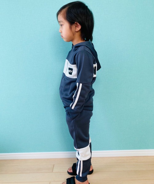 THE CASUAL(カジュアル)の「ライン 切り替え ロゴ リブ ジョガー パンツ キッズ(スウェットパンツ・キッズ・チャコール/モカ/ブラック/杢グレー・160cm/140cm/150cm/130cm/120cm/110cm)」の7枚目の写真