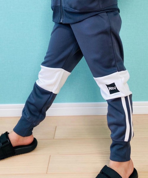 THE CASUAL(カジュアル)の「ライン 切り替え ロゴ リブ ジョガー パンツ キッズ(スウェットパンツ・キッズ・チャコール/モカ/ブラック/杢グレー・160cm/140cm/150cm/130cm/120cm/110cm)」の10枚目の写真