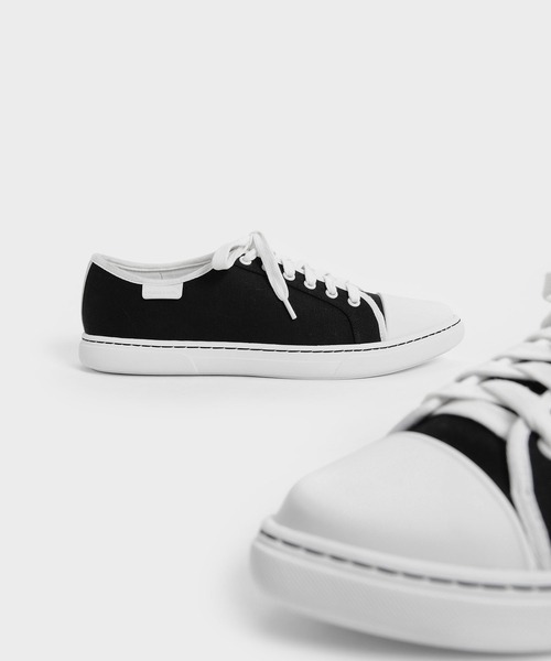 CHARLES & KEITH（チャールズ & キース）の「リサイクルコットン ポインテッドトゥスニーカー / Recycled Cotton Pointed Toe Sneakers（スニーカー・レディース・ブラック/レッド・23cm/24.5cm/22.5cm/23.5cm/25.5cm/25cm）」の3枚目の写真