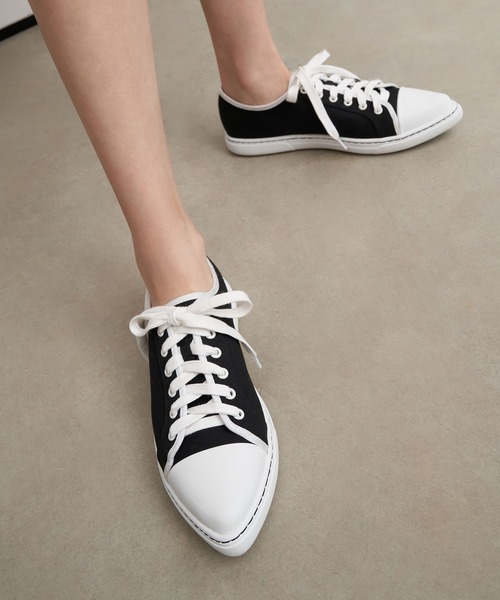 CHARLES & KEITH（チャールズ & キース）の「リサイクルコットン ポインテッドトゥスニーカー / Recycled Cotton Pointed Toe Sneakers（スニーカー・レディース・ブラック/レッド・23cm/24.5cm/22.5cm/23.5cm/25.5cm/25cm）」の17枚目の写真