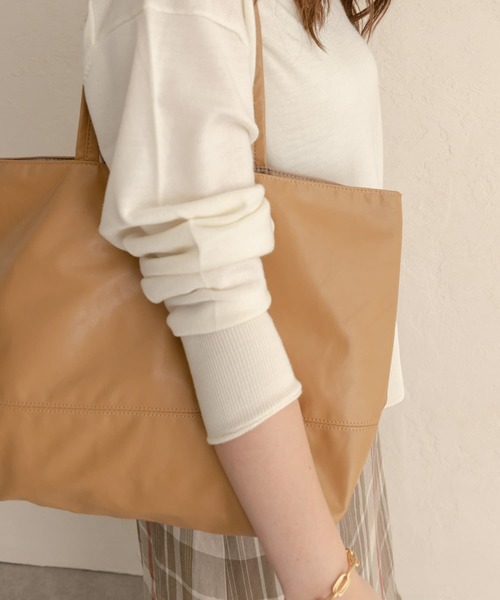 RODE SKO（ロデスコ）の「洗えるフェイクレザートート（トートバッグ・レディース・カーキ/グレー/キャメル・ONE）」の5枚目の写真