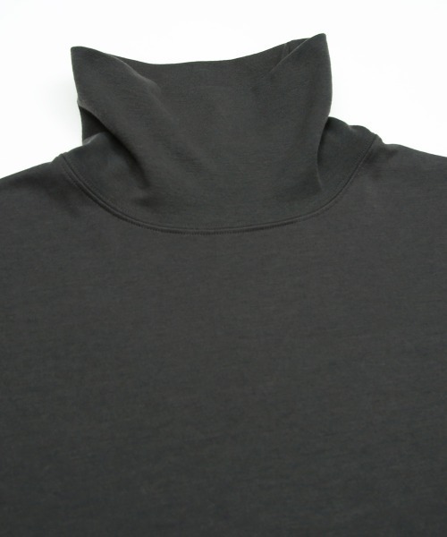 improves(インプローブス)の「サステナブルポリ ポンチ タートルネック ロンT(Tシャツ/カットソー・メンズ・ホワイト/グレイッシュベージュ/ワイン/スミクロ・MEDIUM/LARGE)」の12枚目の写真