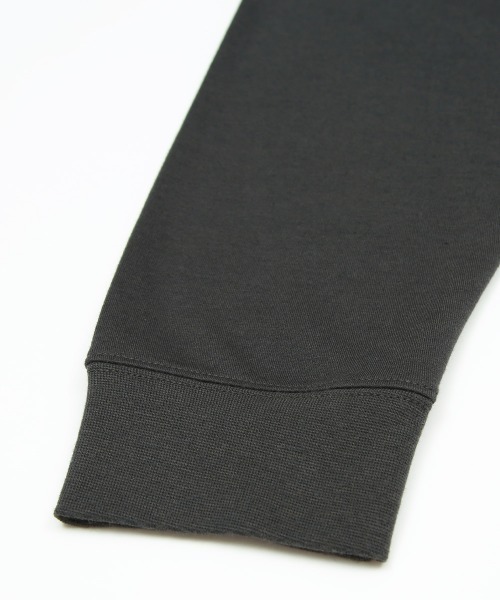 improves(インプローブス)の「サステナブルポリ ポンチ タートルネック ロンT(Tシャツ/カットソー・メンズ・ホワイト/グレイッシュベージュ/ワイン/スミクロ・MEDIUM/LARGE)」の14枚目の写真