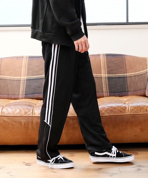 TopIsm（トップイズム）の「【2022】サイドライン入りストレートジャージトラックパンツ（その他パンツ・メンズ・ネイビー/ブラック×グレー/ブラック×ホワイト/ブラック×ゴールド・LL/M/L）」の3枚目の写真