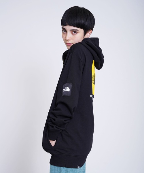 THE NORTH FACE（ザノースフェイス）の「THE NORTH FACE(ザ・ノース・フェイス) バックプリント スウェットパーカー（パーカー・レディース・ブラック/グレー・S/M/L）」の4枚目の写真