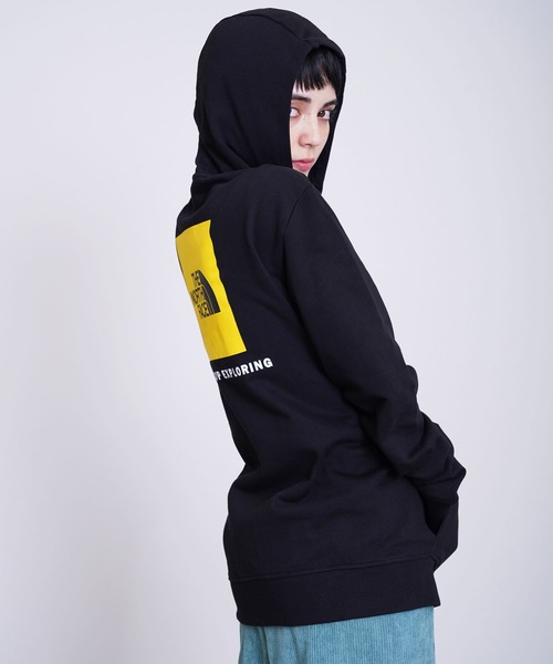 THE NORTH FACE（ザノースフェイス）の「THE NORTH FACE(ザ・ノース・フェイス) バックプリント スウェットパーカー（パーカー・レディース・ブラック/グレー・S/M/L）」の5枚目の写真