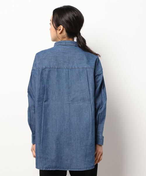 AMERICAN HOLIC（アメリカンホリック）の「ポケット付きバックタックデニムシャツ（シャツ/ブラウス・レディース・インディゴブルー・M/L）」の4枚目の写真