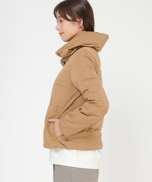 IKKA LOUNGE（イッカラウンジ）の「ピーチスキンダウンジャケット（ダウンジャケット/コート・レディース・キャメル/ブラック・L/M）」の17枚目の写真