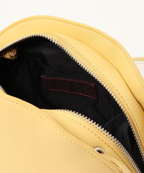 AULI（アウリィ）の「ラウンドZIPショルダーバッグ（ショルダーバッグ・レディース・ブラック/ベージュ/イエロー/イエロー×グリーン・FREE）」の5枚目の写真