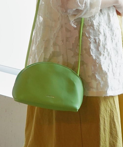 AULI（アウリィ）の「ラウンドZIPショルダーバッグ（ショルダーバッグ・レディース・ブラック/ベージュ/イエロー/イエロー×グリーン・FREE）」の4枚目の写真