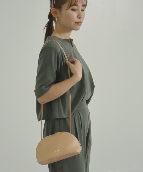 AULI（アウリィ）の「ラウンドZIPショルダーバッグ（ショルダーバッグ・レディース・ブラック/ベージュ/イエロー/イエロー×グリーン・FREE）」の11枚目の写真