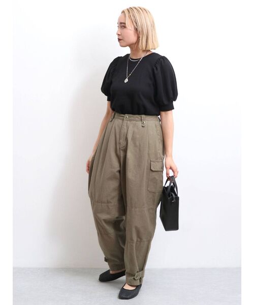 Ungrid(アングリッド)の「【WEB限定】ショルダーデザインTee(Tシャツ/カットソー・レディース・オフホワイト/ブラック/オレンジ/ブルー・FREE)」の6枚目の写真