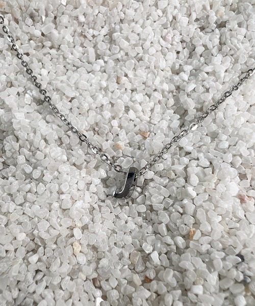 blackdia ocean(ブラックダイヤオーシャン)の「blackdia ocean ステンレス14KGPイニシャルネックレス(ネックレス・レディース・シルバー/ゴールド・K/Y/A/C/E/H/J/N/R/T/S/M/I)」の4枚目の写真