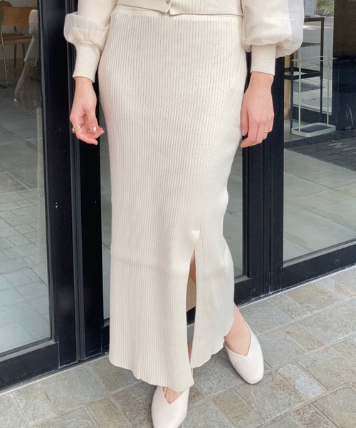Brownie（ブラウニー）の「Brownie 深スリット リブニットスカート（スカート・レディース・ベージュ/パープル/アイボリー/ダークグレー・FREE）」の7枚目の写真