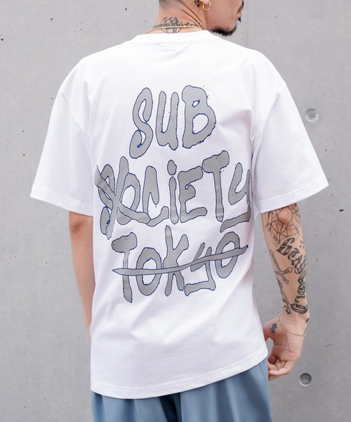 Subciety（サブサエティ）の「TAG S/S（Tシャツ/カットソー・メンズ・ホワイト/ブラック系その他/ブラック×パープル・SMALL/MEDIUM/LARGE/X-LARGE/XX-LARGE）」の2枚目の写真