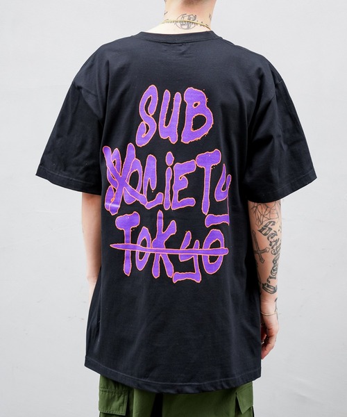 Subciety（サブサエティ）の「TAG S/S（Tシャツ/カットソー・メンズ・ホワイト/ブラック系その他/ブラック×パープル・SMALL/MEDIUM/LARGE/X-LARGE/XX-LARGE）」の3枚目の写真