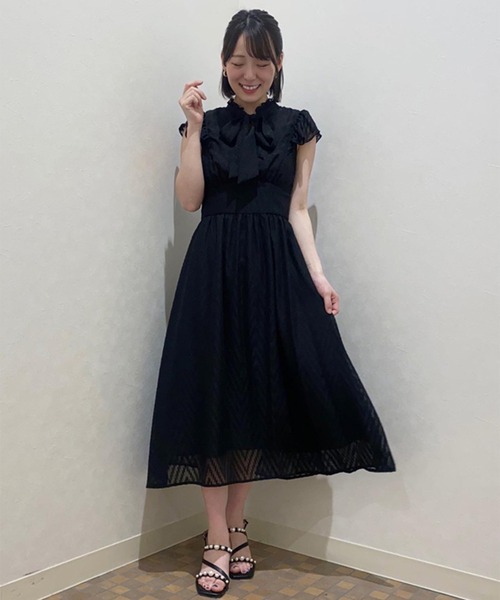 31 Sons de mode（トランテアン　ソン　ドゥ　モード）の「リボンタイラッフルスリーブワンピース（ワンピース・レディース・ピンク/ブラック/オフホワイト・36/38）」の21枚目の写真