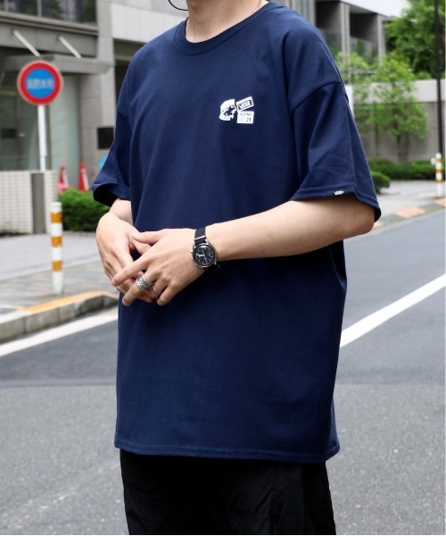 VANS(バンズ)の「VANS/ヴァンズ SCENE 21 OTW S/S TEE シーン21オフザウォール SS TEE(Tシャツ/カットソー・メンズ・ホワイト/ネイビー/イエロー・MEDIUM/LARGE/X-LARGE)」の14枚目の写真