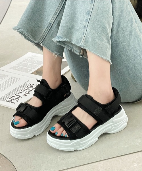 Shoes in Closet（シューズインクローゼット）の「軽量厚底 クッションソール バックルベルト フィット スポーツサンダル 8689（サンダル・レディース・ブラック/アイボリー/ブラック×ホワイト・3L/4L/5L/6L/XS/XXS/LL/S/M/L）」の5枚目の写真